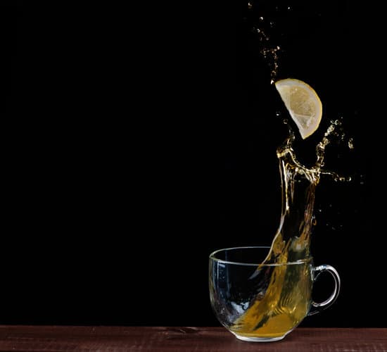 canva lemon flies into a cup of tea with splashes on black background MAEXHvp02Ro