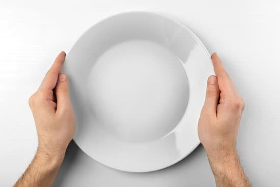 canva male hands holding white plate MAD QhAQVWk