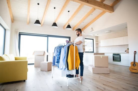 canva man with boxes and clothes rack moving in an apartment MAD8sXsns8M