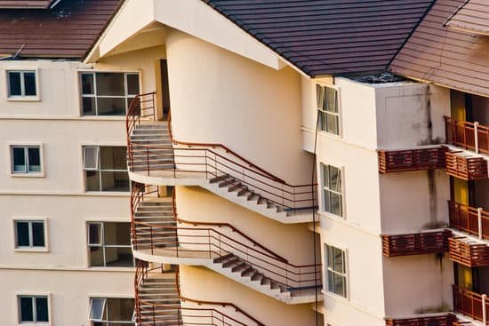 canva modern apartment building MADADBOBRd4
