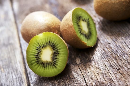 canva organic kiwis on wood MAAwmwFzLUM