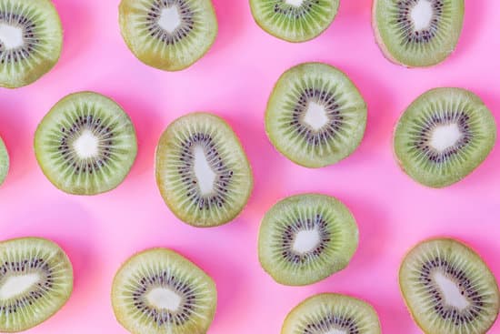 canva pink background w kiwis MAEQLJpozIY