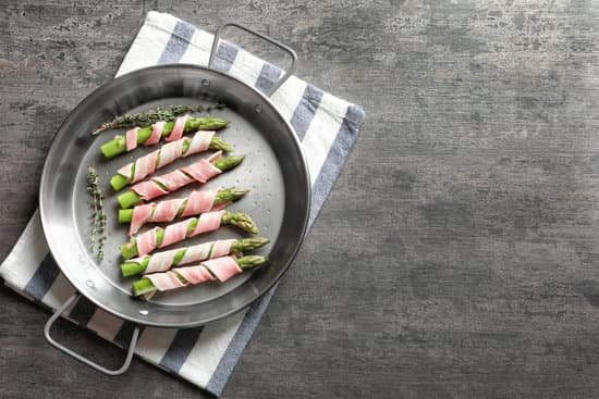 canva plate with bacon wrapped asparagus on light background MAD9UFVRBUE