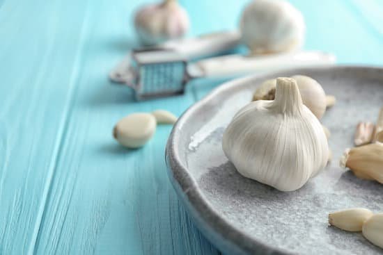 canva plate with fresh garlic on table MAD76hpA5bg