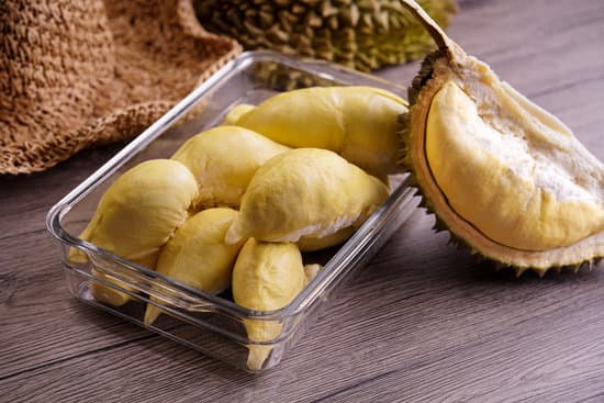 canva ripe durian on a wooden table MAEP7um2Uz0