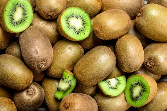 canva ripe kiwi fruit MAEP SuvKaU