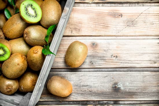 canva ripe kiwi in a wooden box MAEPtgdaOVY