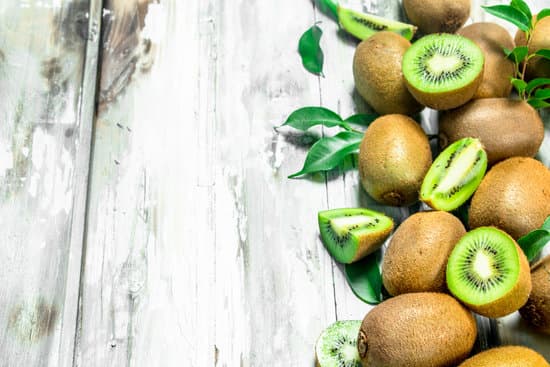 canva ripe kiwi with leaves MAEPT84RXFw