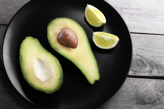 canva sliced avocado and lime on black plate MAD Qgo9knE