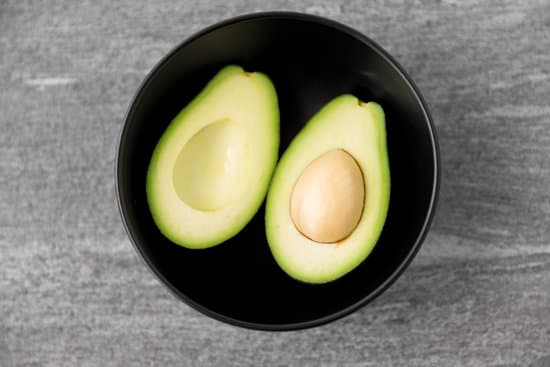 canva sliced avocado with bone in ceramic bowl MAEQQgi87Mg