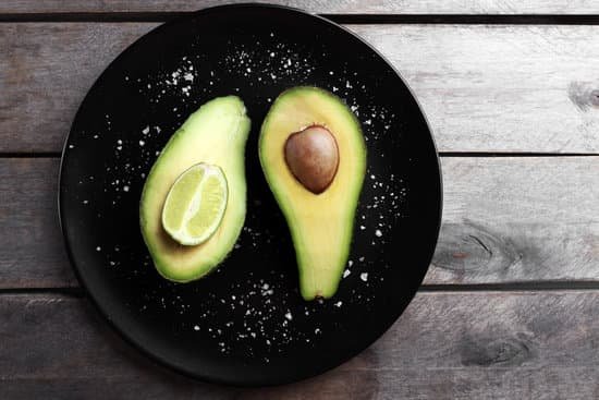 canva sliced avocado with lime and salt on black plate MAD Qmqsq7Q