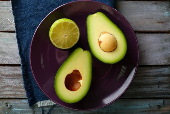 canva sliced avocado with lime on a plate MAD MWlJ3iE