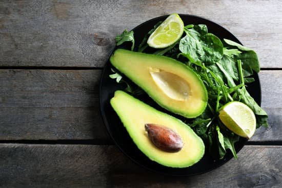 canva sliced avocado with lime spinach and arugula on plate MAD Qkqtaho