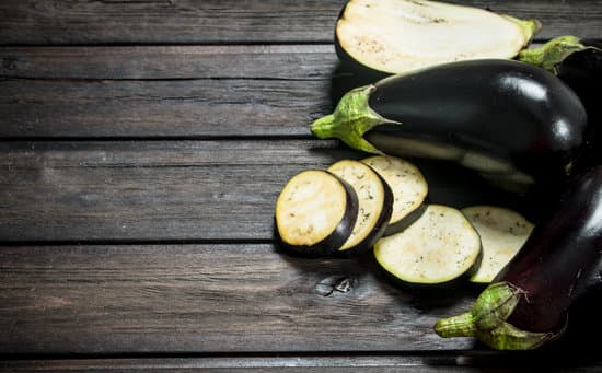 canva slices of eggplants on wooden background MAEPMPMJ5nI