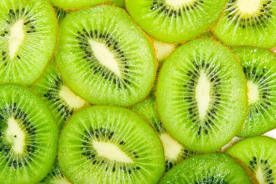 canva slices of kiwi MAD6vG27Gtk