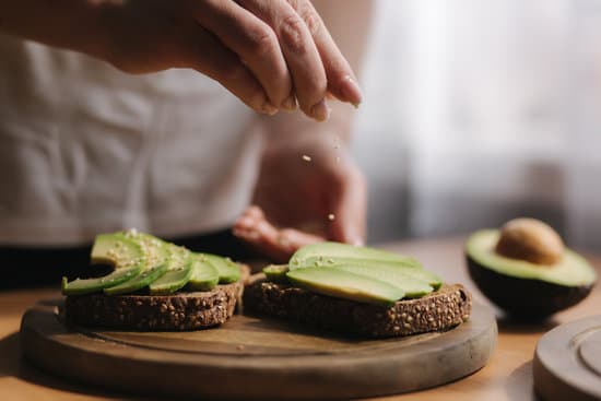 canva vegan sandwich using rye toasted bread avocado MAERFRDNNn4