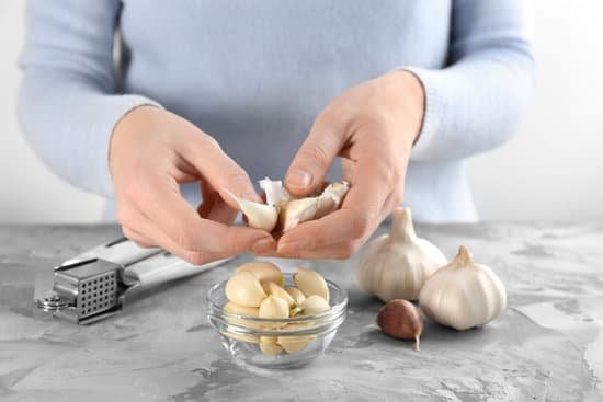 canva woman peeling garlic on table MAD76o Fqv0