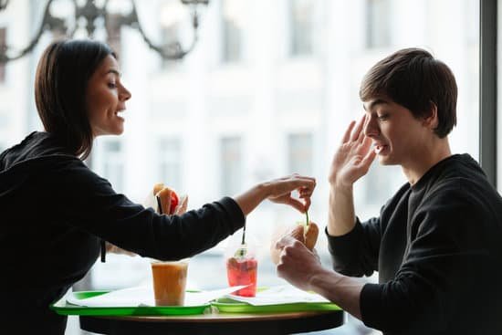 canva woman trying to eat burger of her brother MACWhRSzTWA