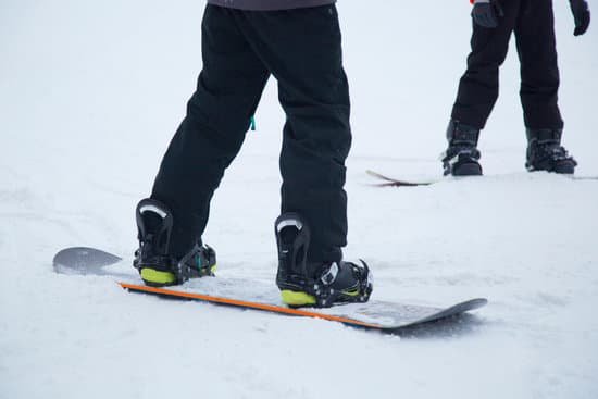 canva a snowboarder rides a snowboard. MADaYuluOmQ