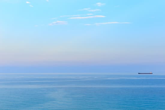 canva beautiful view of the sea MAEQYMLRWAg