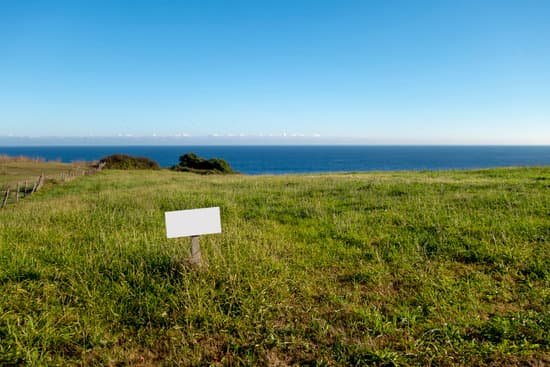 canva blank billboard in front of the sea MAECZ0iVW5M