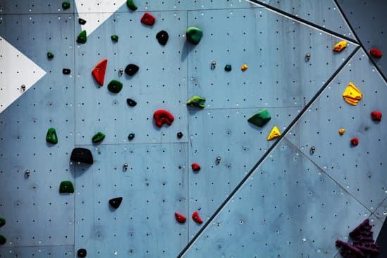 canva climbing wall with color grips MAEOYo0eYLo