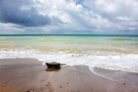 canva cloudy sky over the sea MAEJstLbjwY