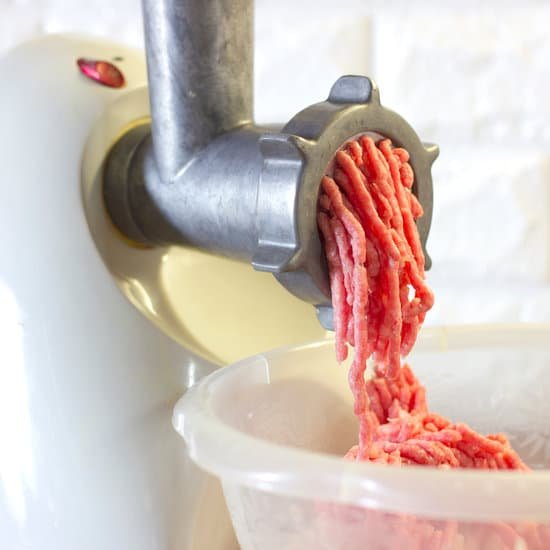 canva grinding of fresh red meat using mincer machine MAD60dAVS5g