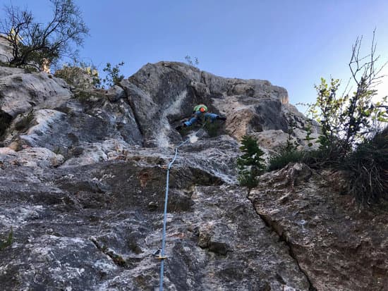 canva man doing rock climbing MAEDuwZoZ6g