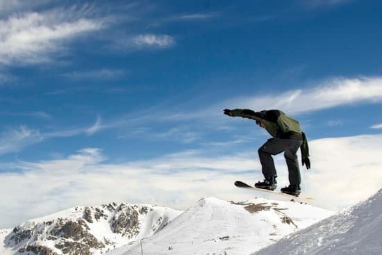 canva man snowboarding MAC7 t9aOHE
