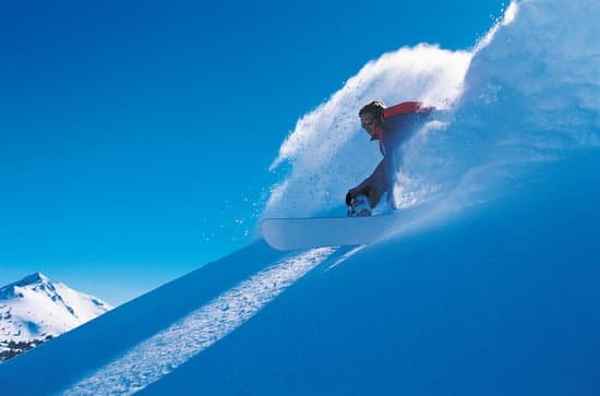 canva man snowboarding MAC8UmI39Mo