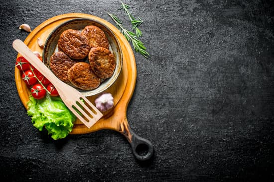 canva meat cutlets on old frying pan MAEQAo5TDv4