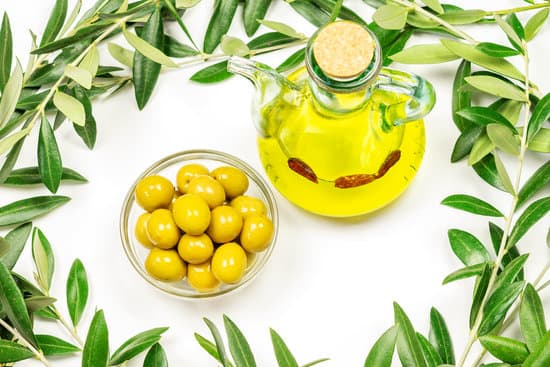 canva olive oil with fresh olives MAEQuM3qOs8