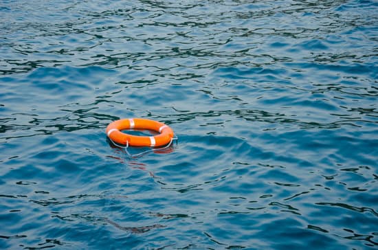 canva orange rubber ring in the sea MAERHIlXcog