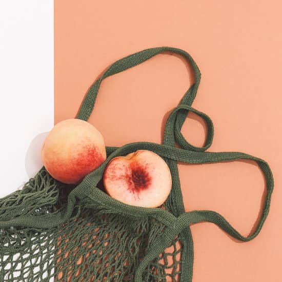 canva peaches and a string bag MAEJGe9BDNY