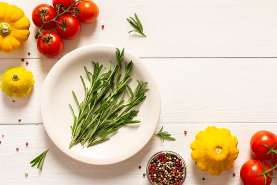canva plate with rosemary and ingredients MAERa168F98