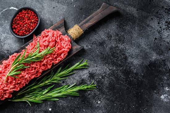 canva raw mince ground meat with pepper. black background. MAERE762q c