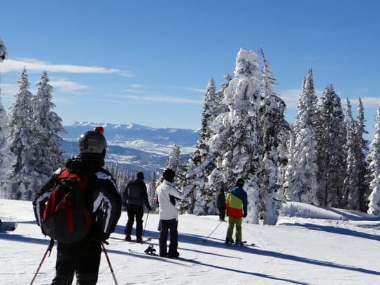 canva skiers and snowboarders MACKk0ctk Q