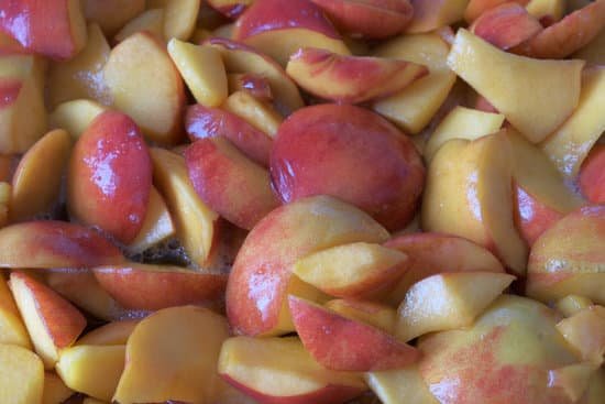 canva sliced peaches with juice MAEB v veP8