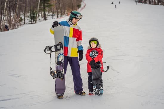 canva snowboard instructor teaches a boy how to snowboard MAELBgtN5vI