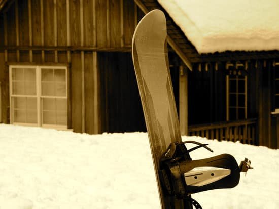 canva snowboard stuck in snow MAEE1AKhomg