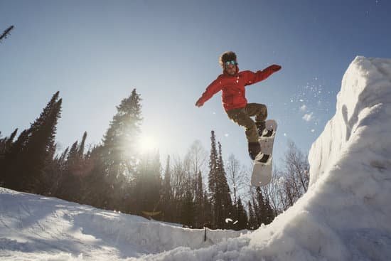 canva snowboarder male jumping on quarter pipe snowboard in winter sunny day. freestyle snowboard training MAD 3HhdCHI