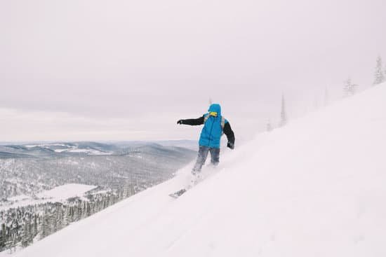 canva snowboarder male riding on snowboard in snow powder MAD1XpvaUlk