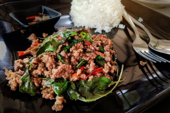 canva stir fried chopped meat with chili and basil MAEQkDvsbcA