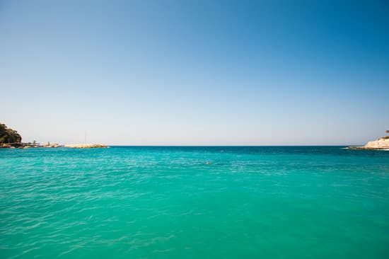 canva turquoise sea at the resort. clear sea for swimming MAEPjYFiaiE