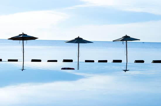 canva umbrellas and sea in a resort MAERwEAYd94