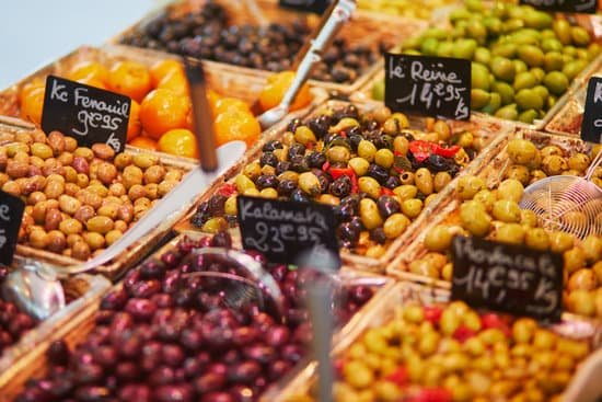 canva variation of olives in the market MAEKW QIgRU