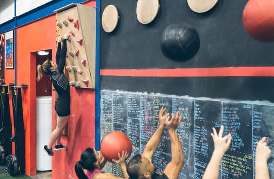 canva woman hanging on climbing wall and athletes doing wall ball MAEARF2bGgs