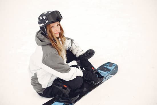 canva woman in jacket and helmet with snowboard outdoors MAEWQFdh2j8