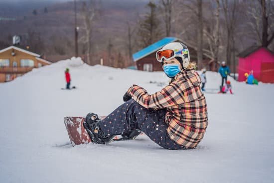 canva woman snowboarder wearing a medical mask outdoors MAEM c1ZBoE